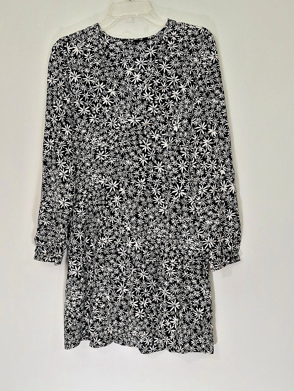 UNIQLO Printed V-Neck Long-Sleeve Flare Dress Floral Mini Dress Black & White, M